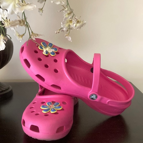 CROCS Shoes - 🔹pink crocks, flower is removable. Super comfortable water resistant crocks!!